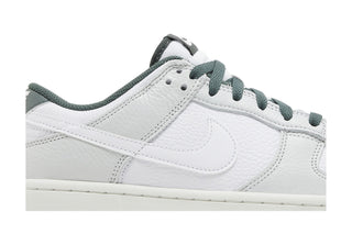Dunk Low Retro SE Photon Dust Vintage Green
