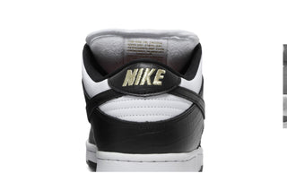SB Dunk Low Supreme Black